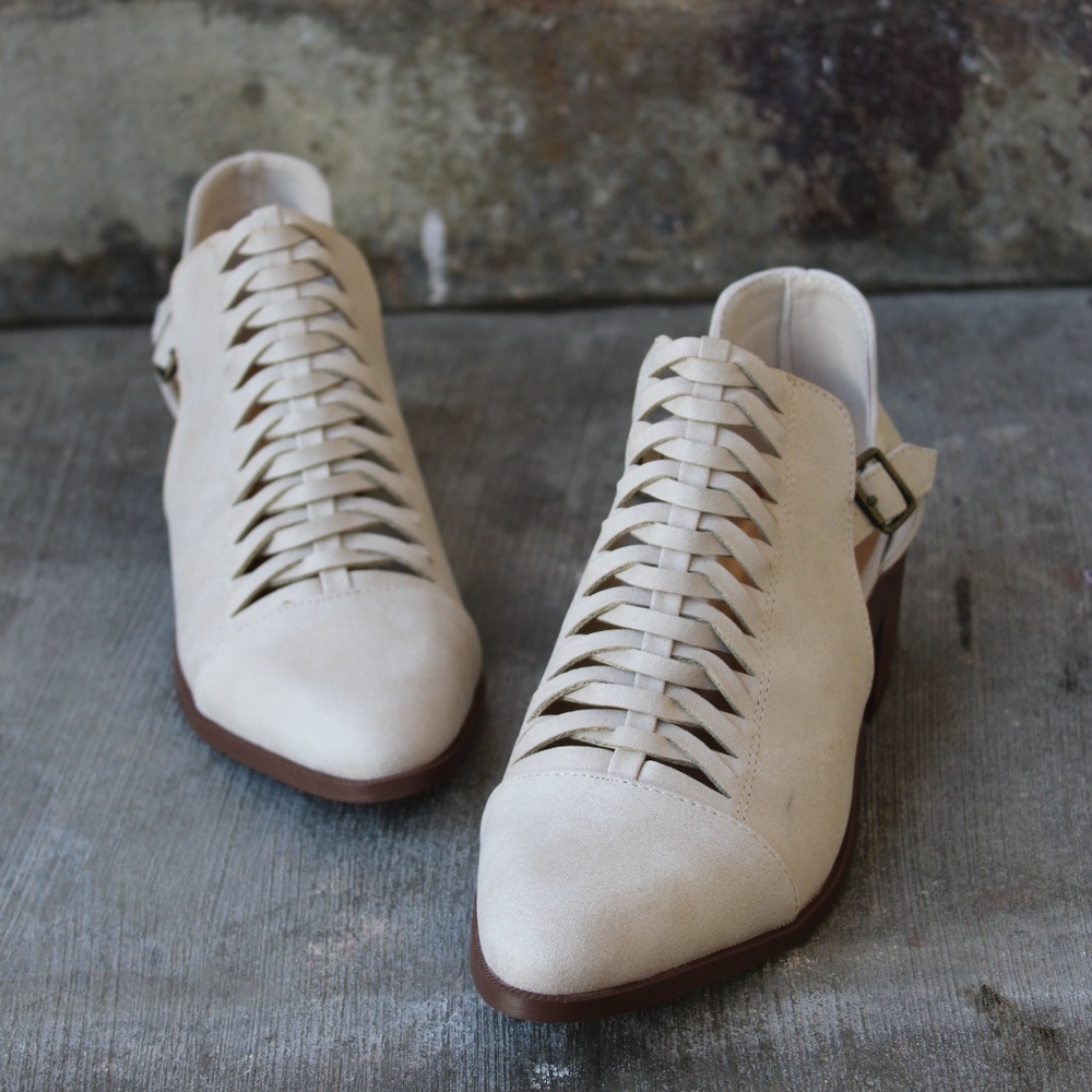 📣LAST PAIR/The Xaylah// Stone caged ankle bootie - Picture 2 of 8
